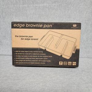 Baker's Edge Brownie Pan